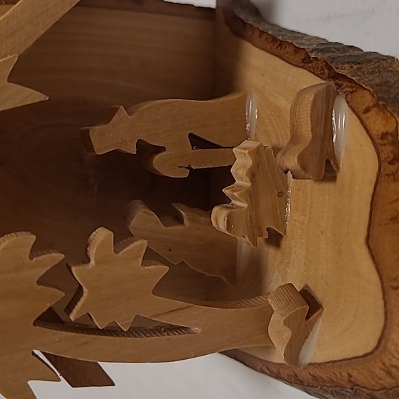 Beautiful Wooden Nativity - Picture 3 of 16
